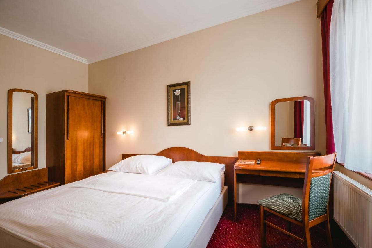 Wellness Hotel Luzan Rumburk Bagian luar foto