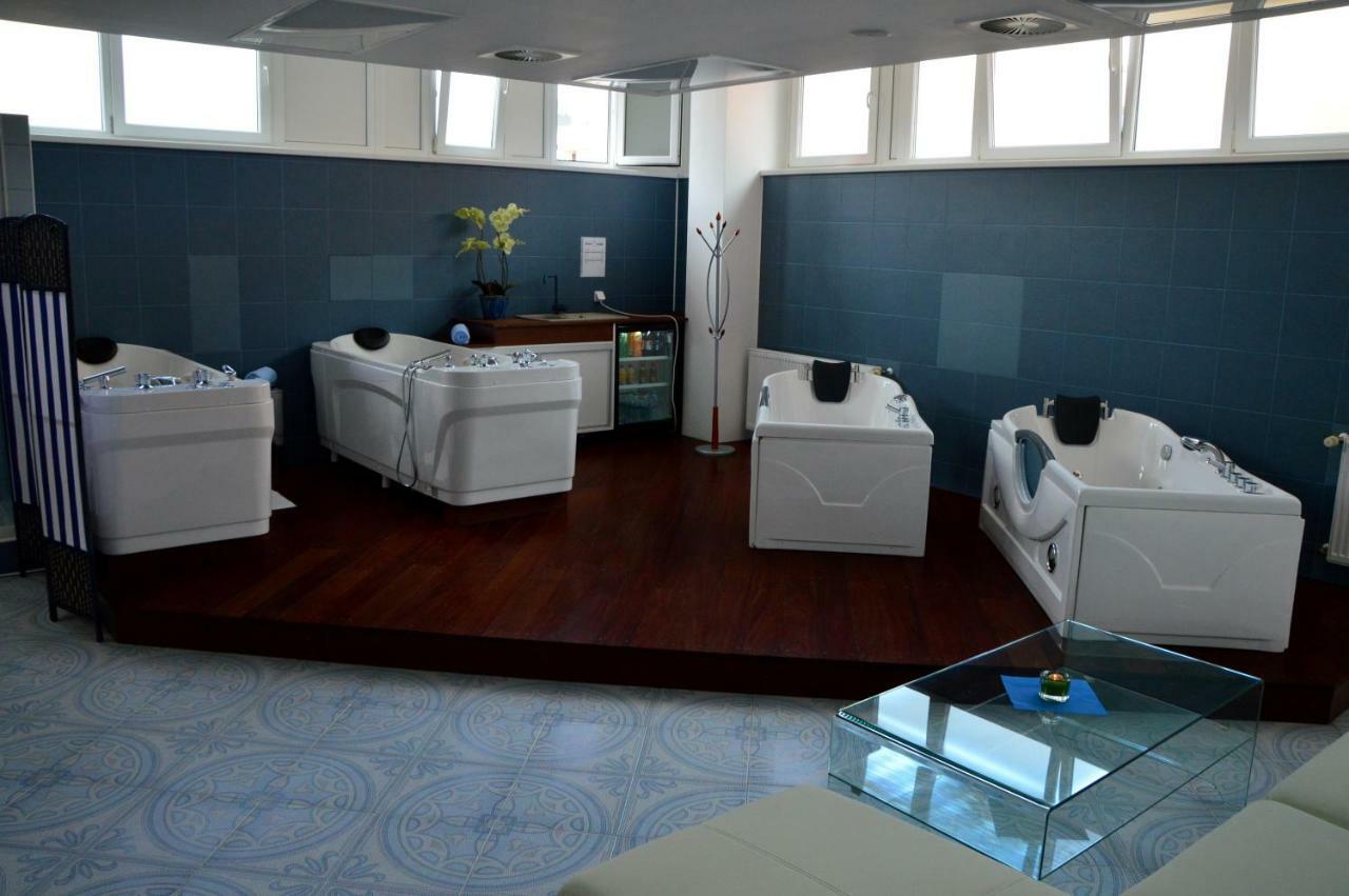 Wellness Hotel Luzan Rumburk Bagian luar foto