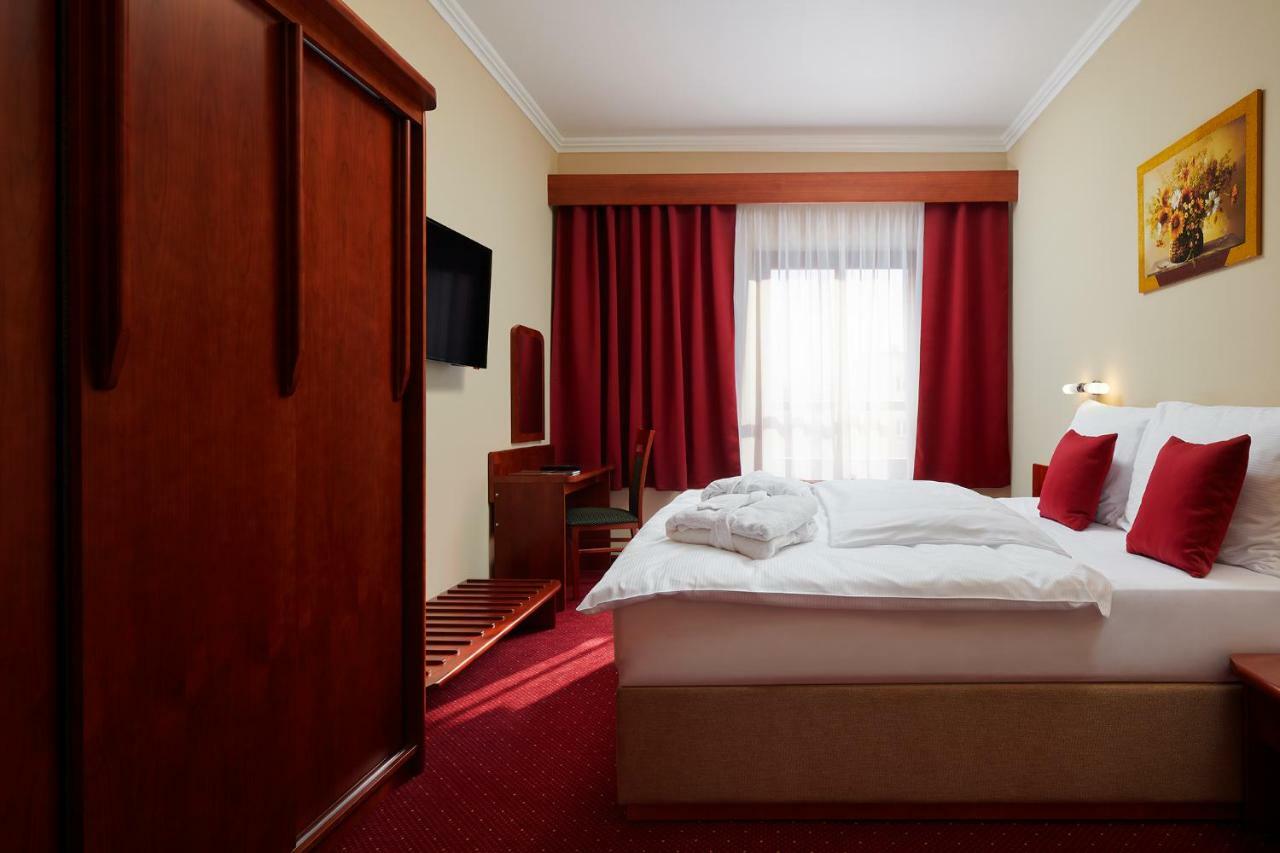 Wellness Hotel Luzan Rumburk Bagian luar foto