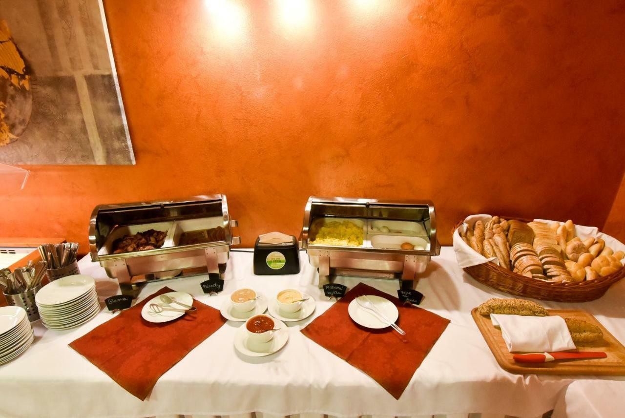 Wellness Hotel Luzan Rumburk Bagian luar foto