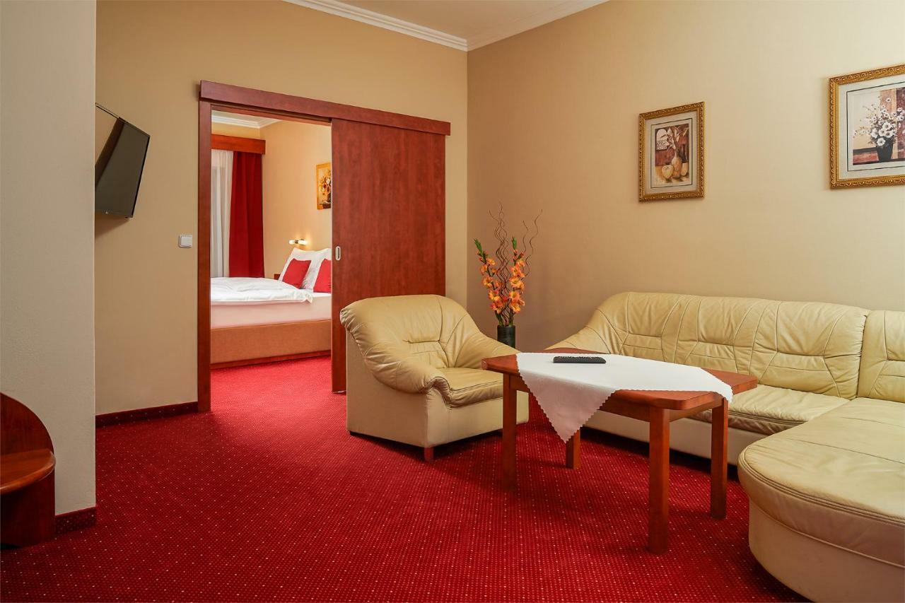 Wellness Hotel Luzan Rumburk Bagian luar foto