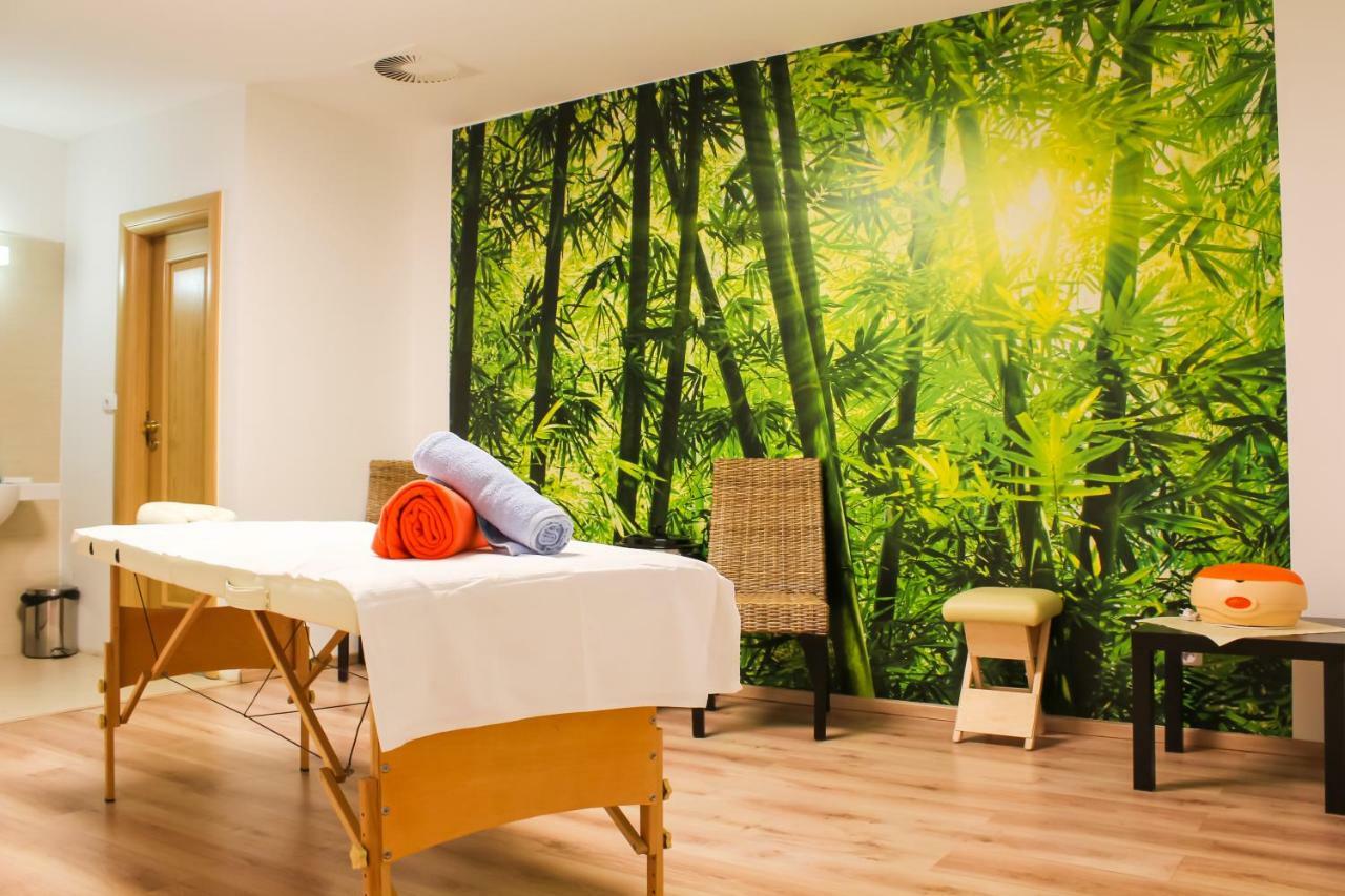 Wellness Hotel Luzan Rumburk Bagian luar foto