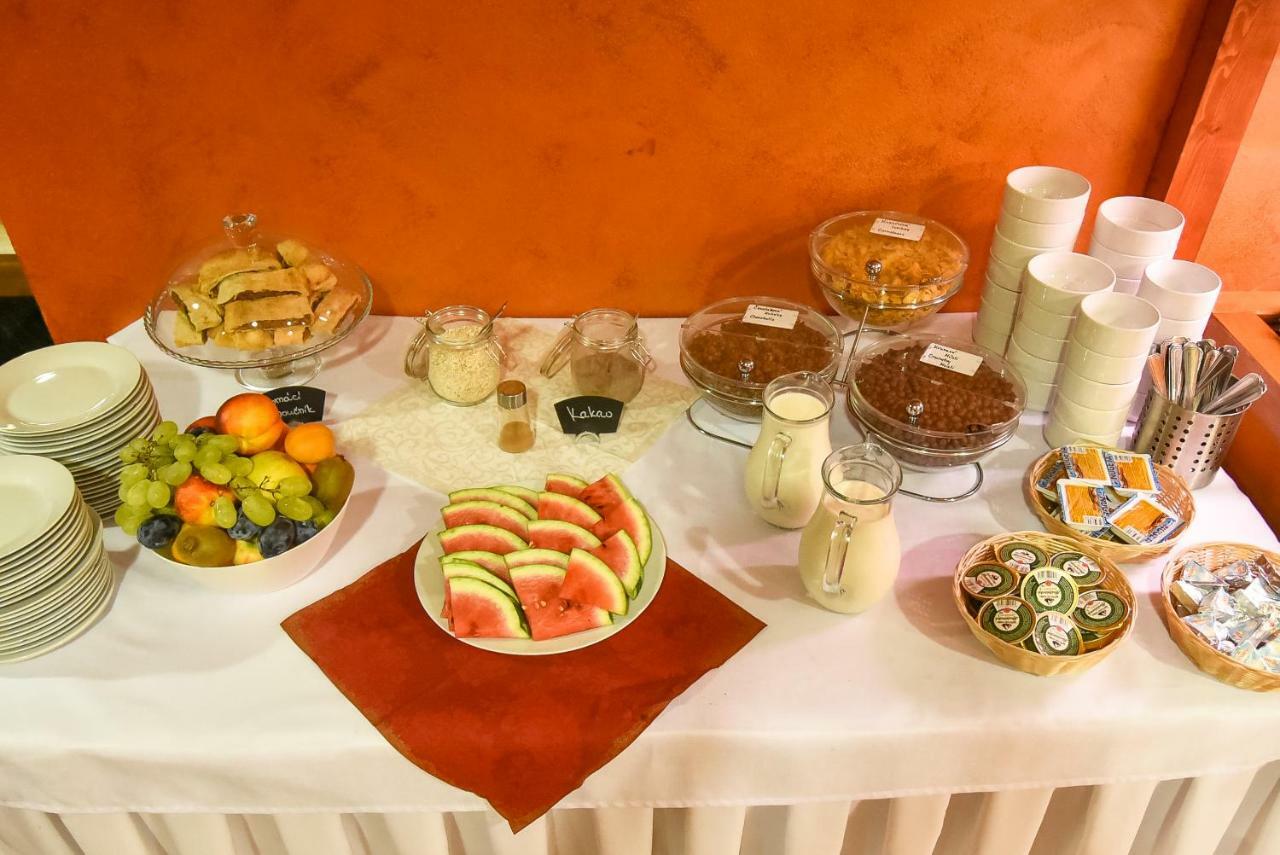 Wellness Hotel Luzan Rumburk Bagian luar foto