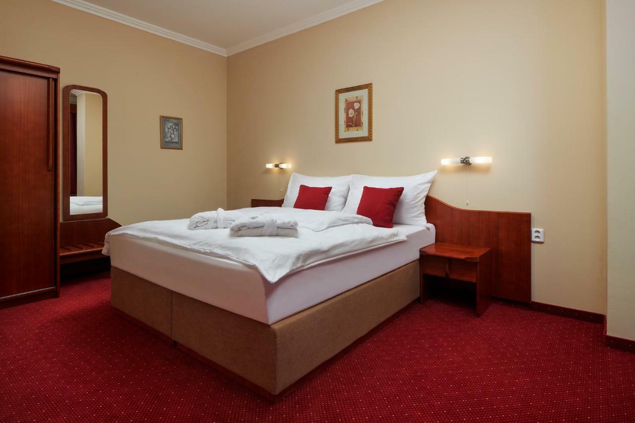 Wellness Hotel Luzan Rumburk Bagian luar foto